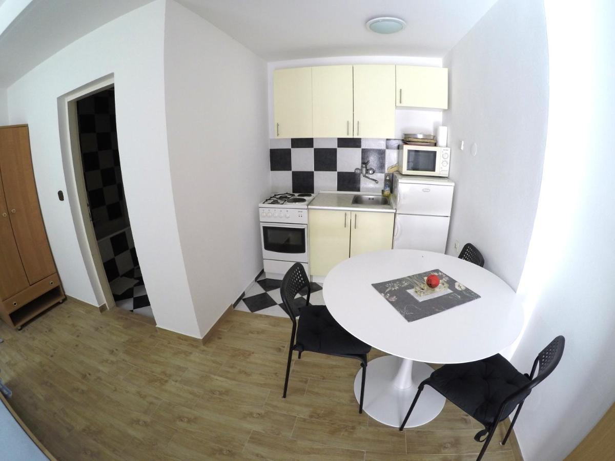 Peach Apartment'S Repic Bibinje Exterior foto